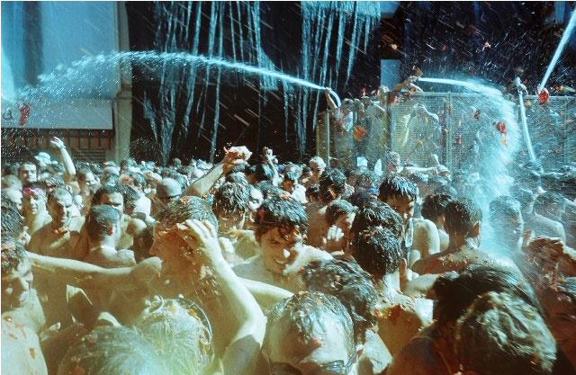 La Tomatina Festival Tomato Fight la-tomatina2