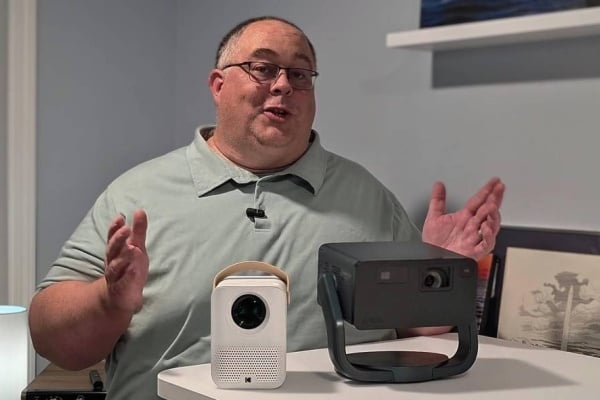 Portable Projector Showdown: Epson EF22 vs Kodak FLIK HD9 Which Is Best For Your Next Trip?