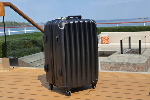 VinGardeValise Grande Wine Suitcase Review: The Ultimate Travel Companion for Wine Lovers