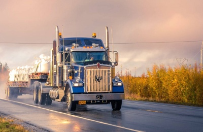 Why Becoming a Truck Driver Is a Great Idea for Guys Looking for Financial Freedom and the Ability to Explore America