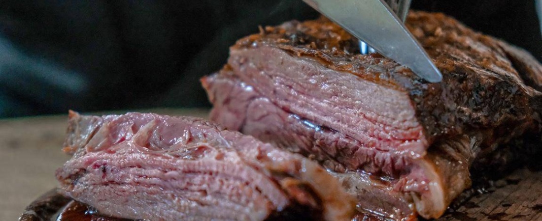 How To Pick The Perfect Gift For Guys Who Love To Smoke Meat