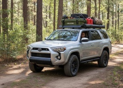 How to Secure Items to a Toyota Roof Rack for Your Next Guys Getaway