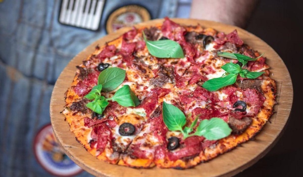 How To Eat Pizza With Acid Reflux: Diet Tips To Avoid Heartburn