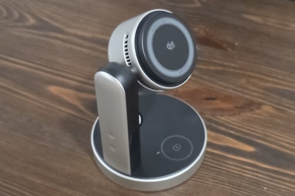 The UGREEN MagFlow Pro Qi2 25W 3-in-1 Charger Keeps My Phone Cool While It Charges Fast