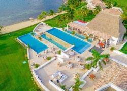 A. Erazo From Las Verandas Shares Why Men Love Roatán for a Caribbean Guys Trip