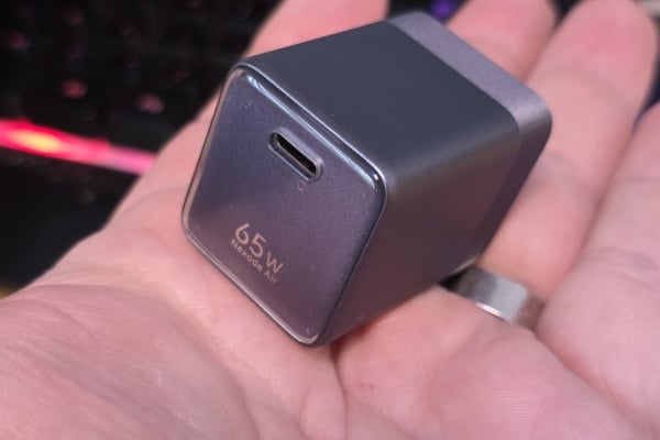 UGREEN Air Review: Four Slim Chargers And Power Banks I Traveled With This Summer