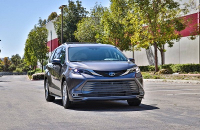 The 2021 Toyota Sienna Makes Me Miss Minivans