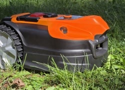 LawnMaster OcuMow R1600: A $599 Robot Mower That Is Perfect For Small Enclosed Yards