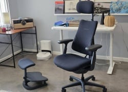 LiberNovo Omni Review: Sci-Fi Looking Office Chair With 16 Flex Point Back For Max Comfort