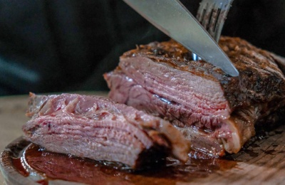 How To Pick The Perfect Gift For Guys Who Love To Smoke Meat