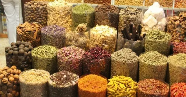 Epic Dubai Adventure Ideas for Couples: Desert Safaris, Yacht Cruises & Sky-High Romance