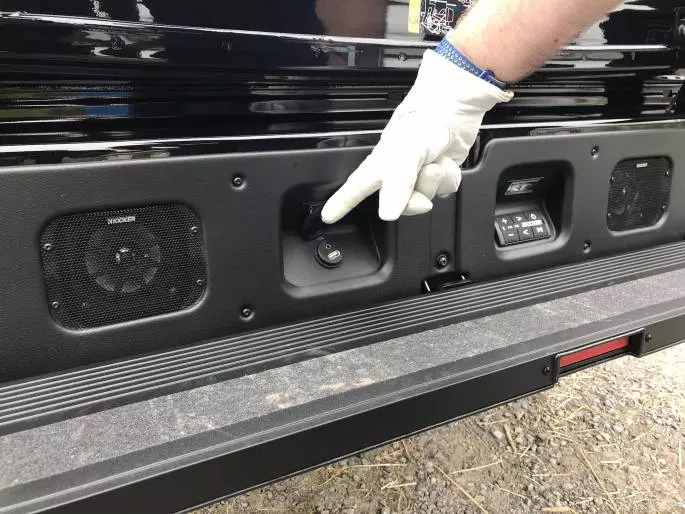tailgate on 2019 GMC Sierra