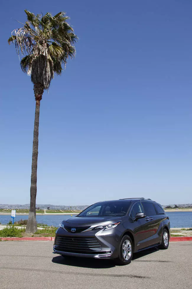 toyota sienna 2021