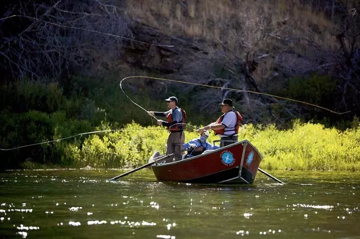 red canyon lodge fly fishing from a boat on the green river