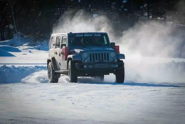 05 9 jeep drifting