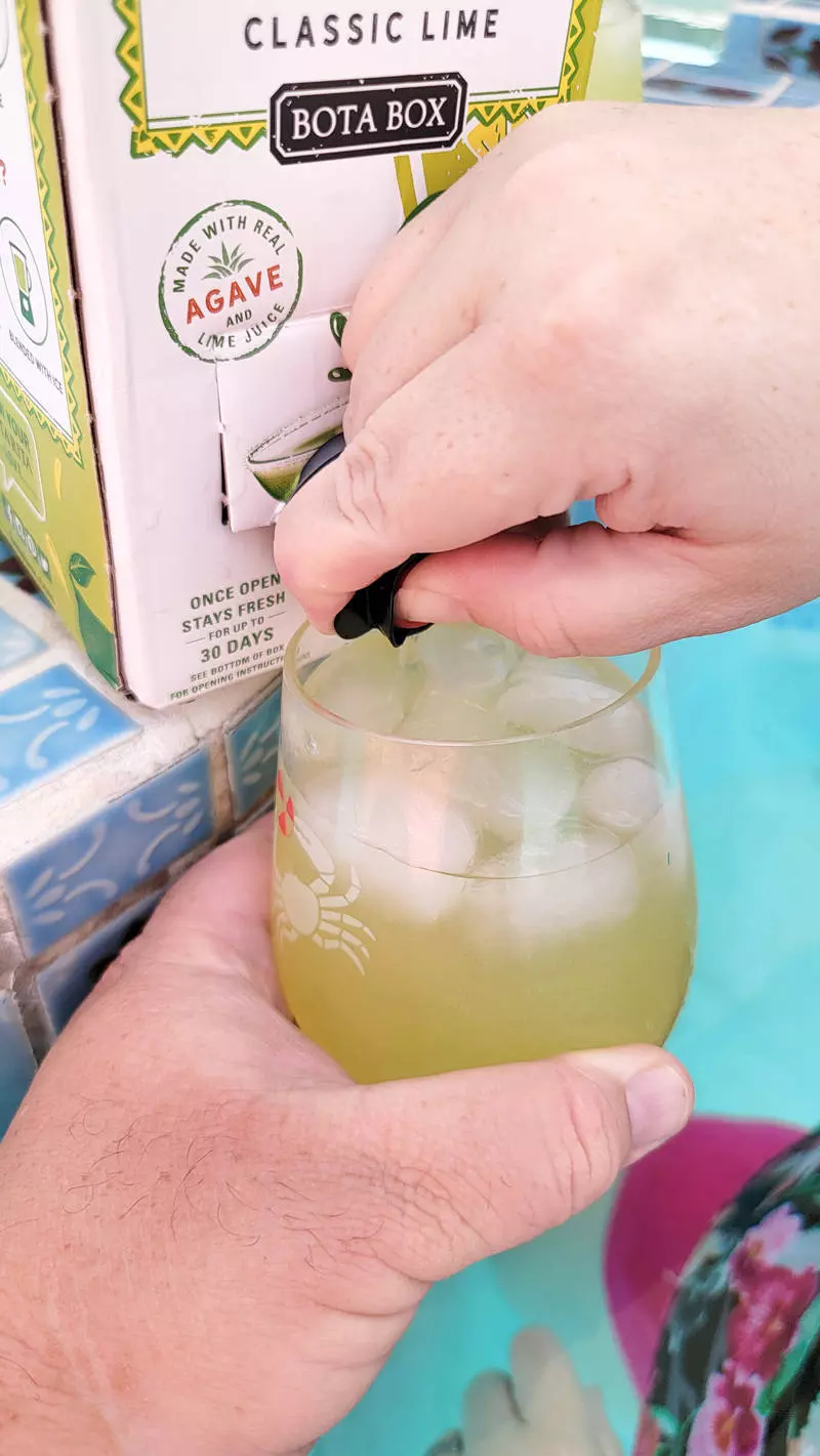 pouring bota rita margarita