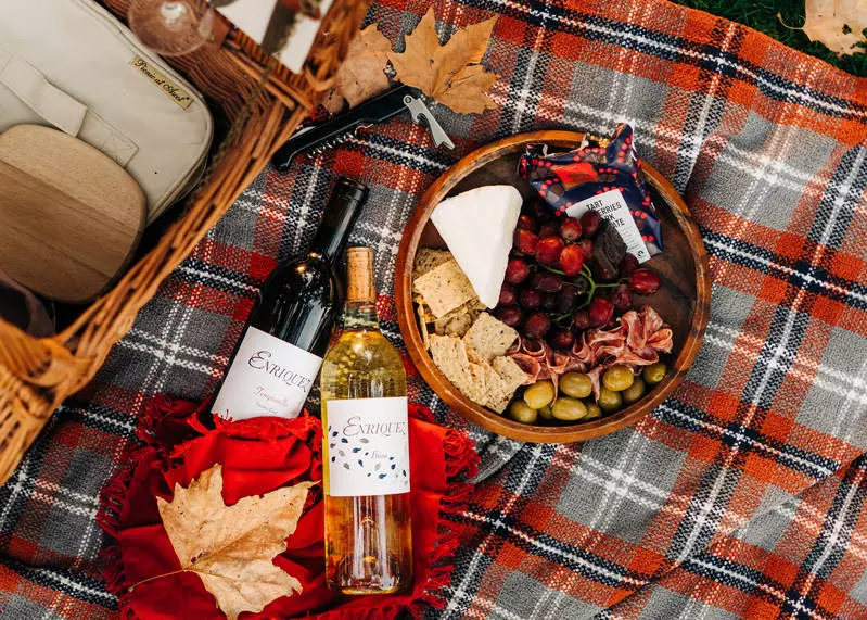 enriquez wine 2 pack and nosh box spread