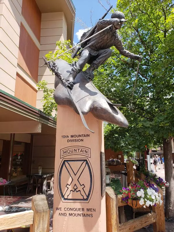 10th mountain division statue at aspen mountain resort