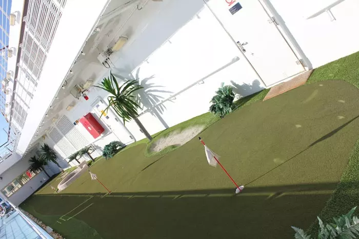 putting green on costa deliziosa
