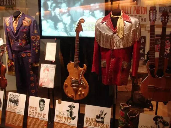 country-music-hall-of-fame-costumes