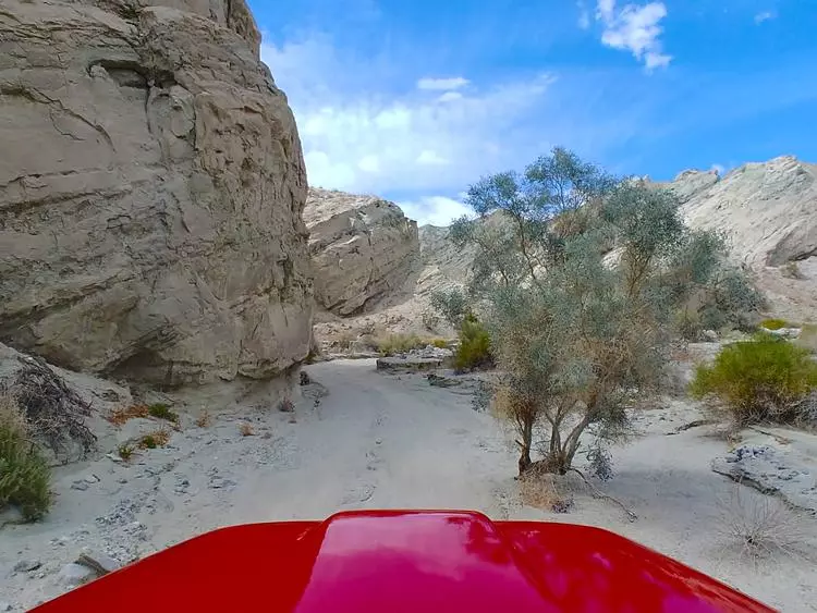red jeep tours exploring the desert in palm springs