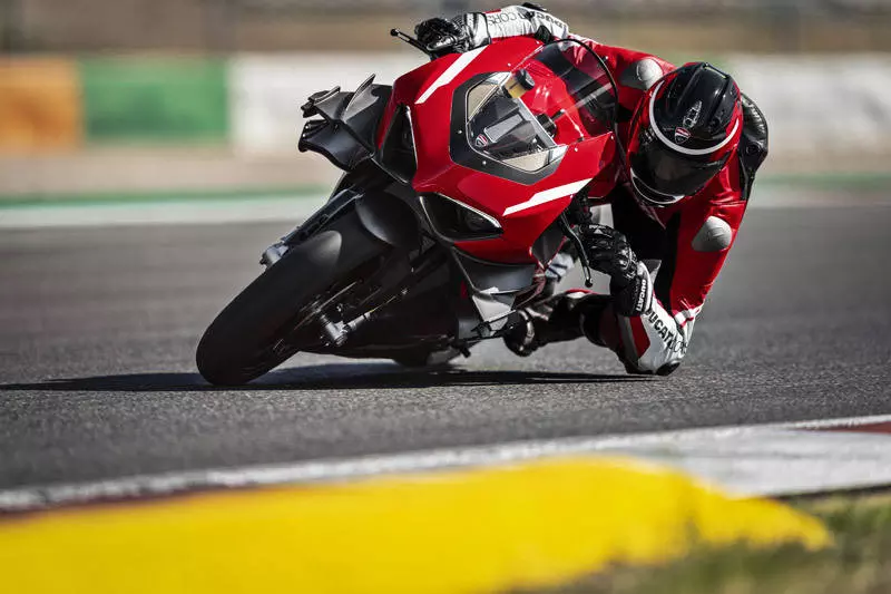 ducati superleggera v4 on track 3