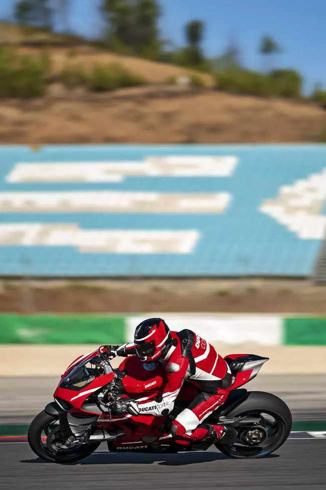 ducati superleggera v4 superbike