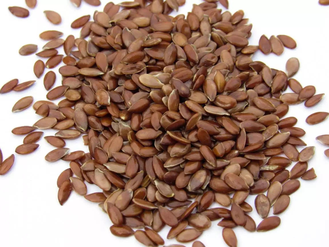 health benefits for men from consuming flax seeds include improved prostate health