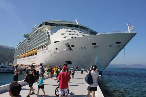freedom-of-the-seas-labadee-dock-2