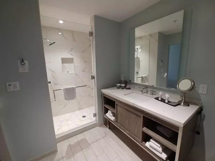 bathroom at hotel paseo palm desert