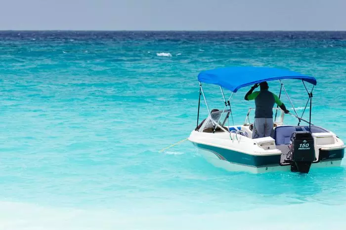outboard power boat
