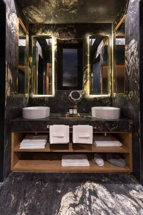 ignacia guest house bathroom