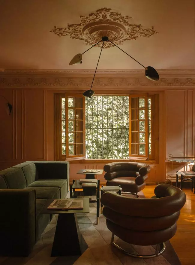 sitting room common area at ignacia guest house