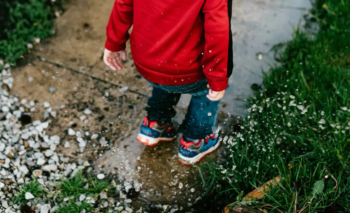 inside activities for a dad to do with children on a rainy day