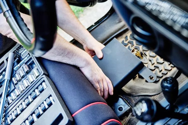 installing jeep security box