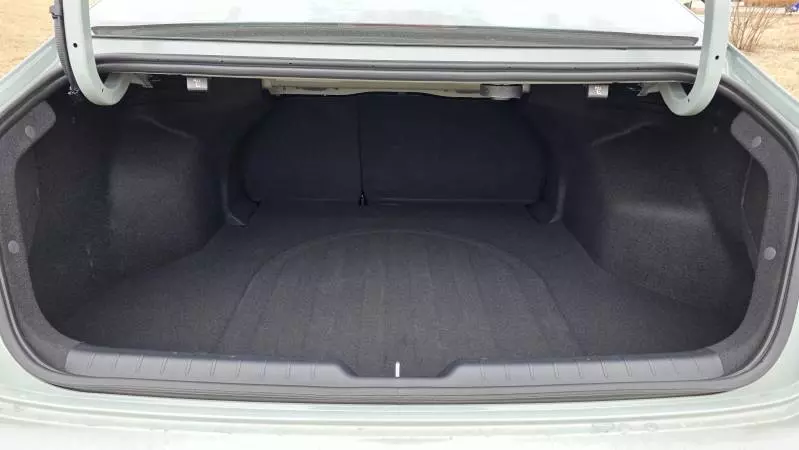 kia k4 trunk space