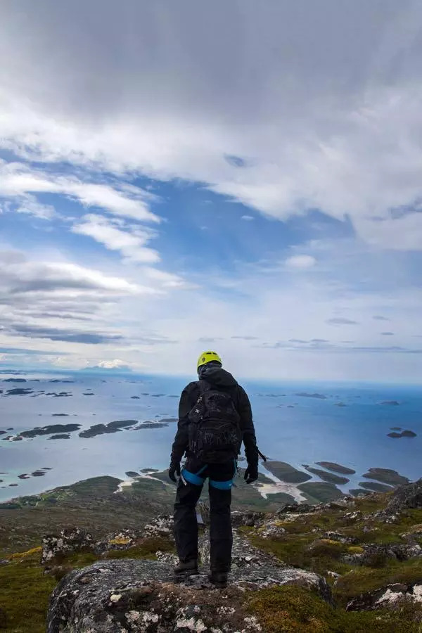 hiking in manshausen island norway