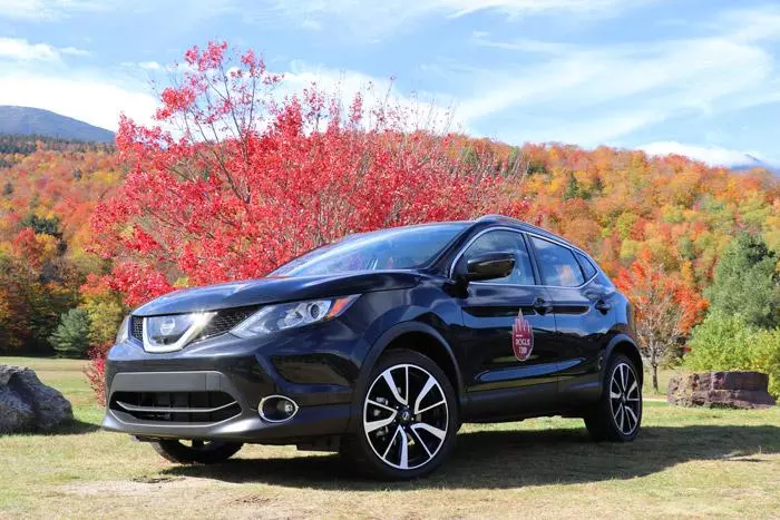 rogue sport at base of mount washington fall colors