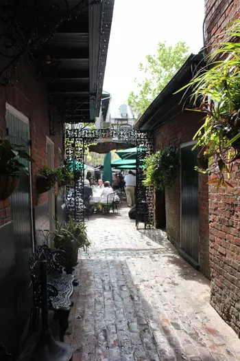 carriage-way-to-courtyard