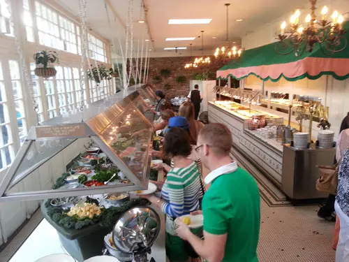 court-of-two-sisters-buffet-line