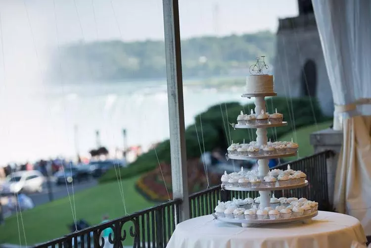 queen victoria restaurant niagara cupcake wedding cake overlooking falls