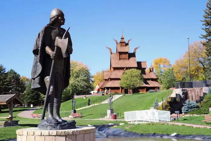 leif eirikssen statue scandinavian heritage park