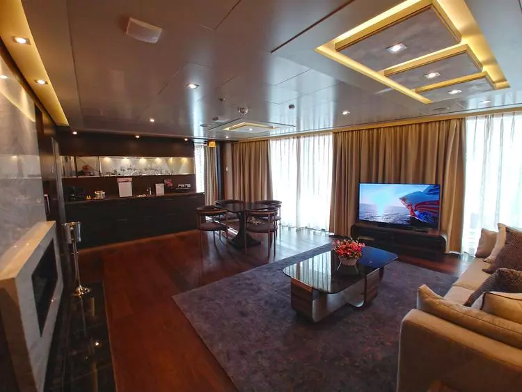 haven owners suite norwegian joy living room area