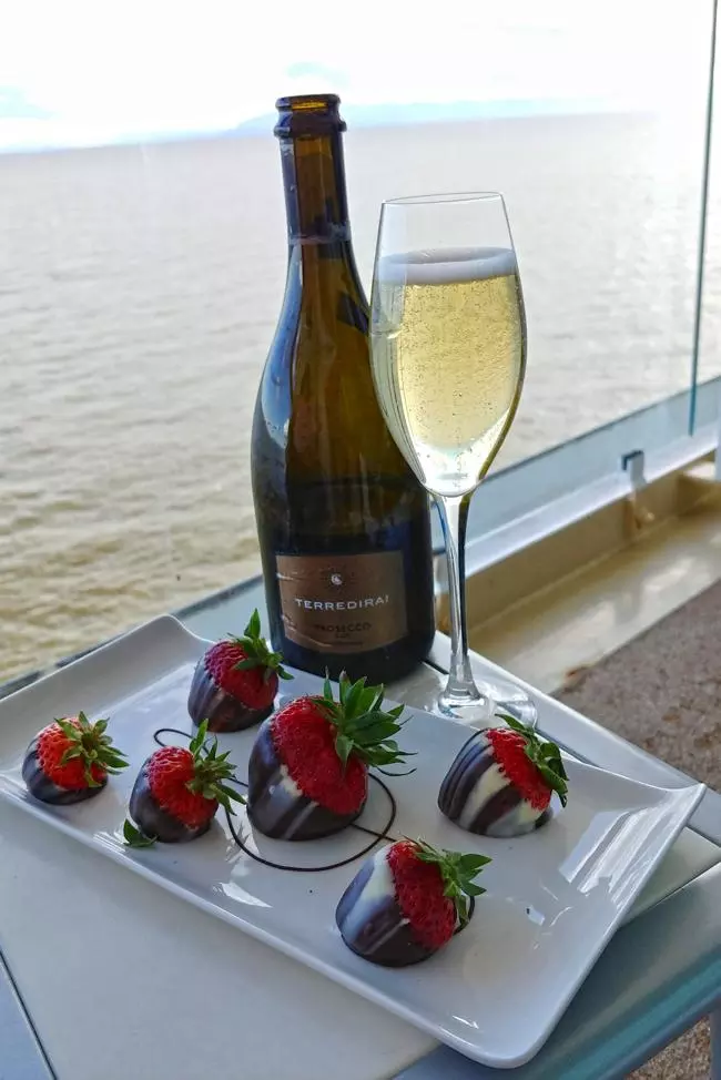 prosecco and strawberries on ncl jewel