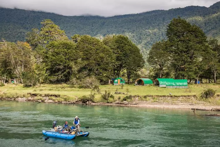 fishing via cataraft in patagonia chile