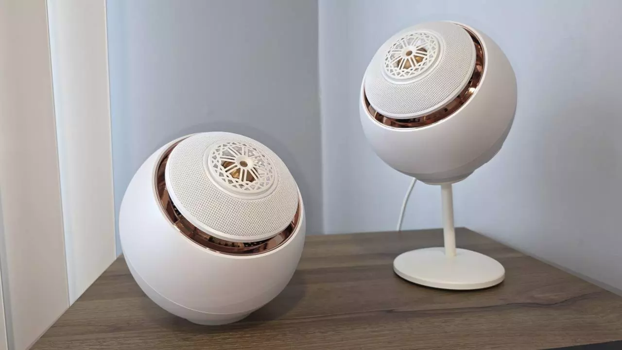 pebble nova speakers review from Creative Technologies