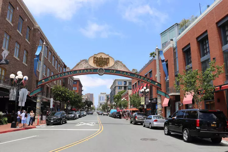 san diego gaslamp quarter entertainment district