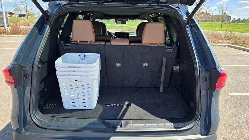 toyota grand highlander cargo third row