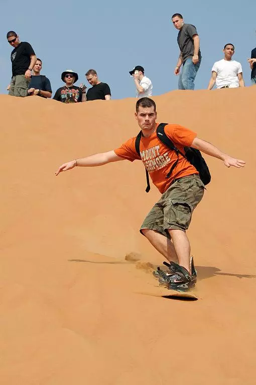 sandboarding in dubai