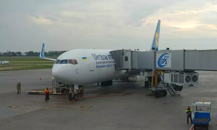 Ukrainian International Airlines 767 at gate in Kiev